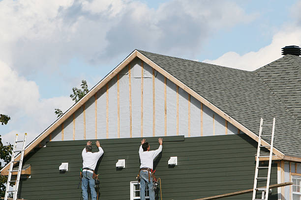 Professional Emergency Siding Repair technician working in Hillsboro, IL