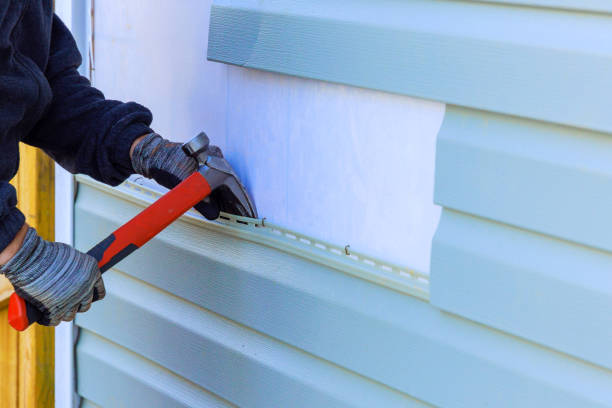 Reliable Emergency Siding Repair contractor in Hillsboro, IL by Squared Siding
